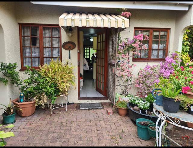 2 BEDROOM SIMPLEX FOR SALE IN SARNIA